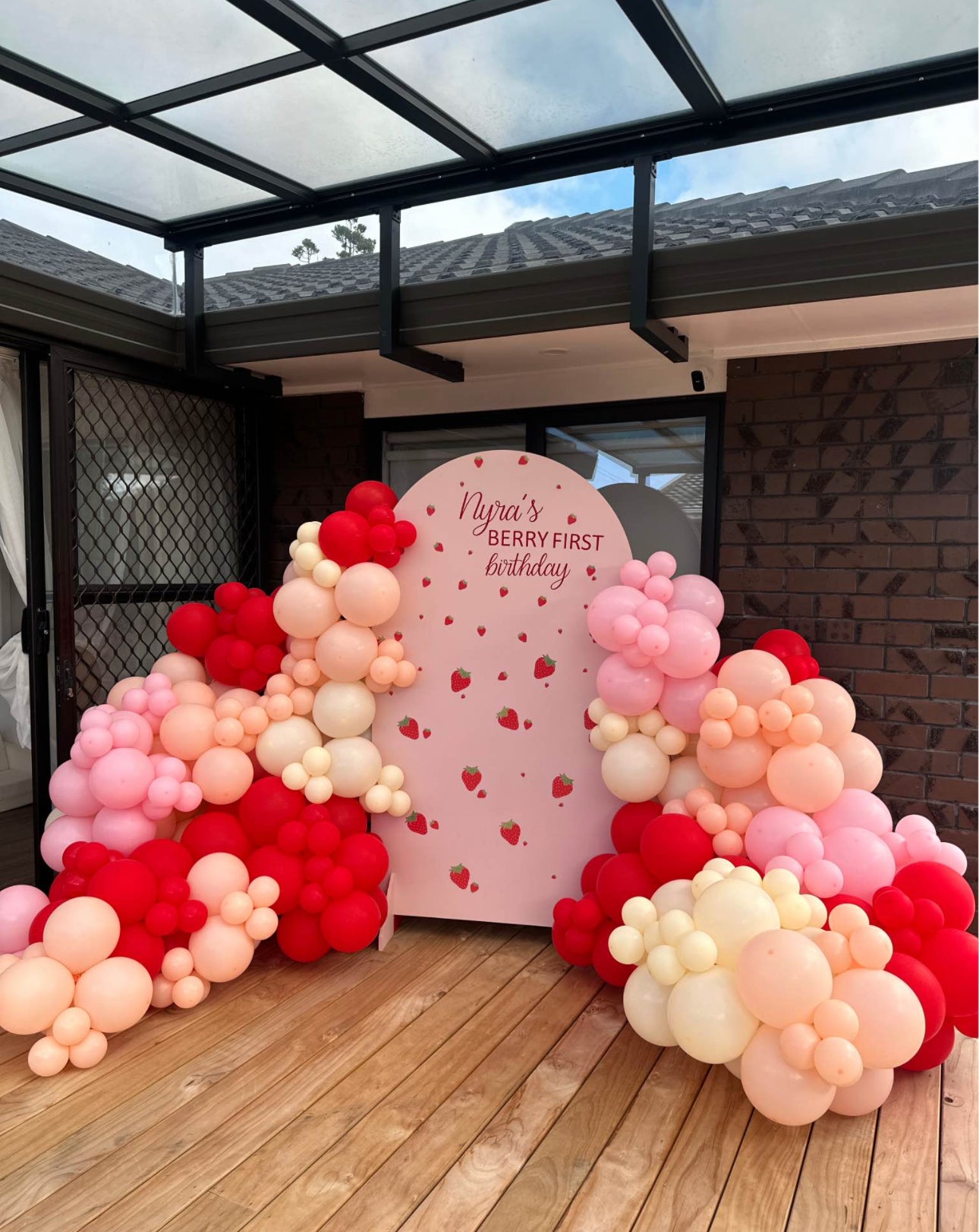 arch and balloon garlands and one 90cm plinth (strawberry theme)